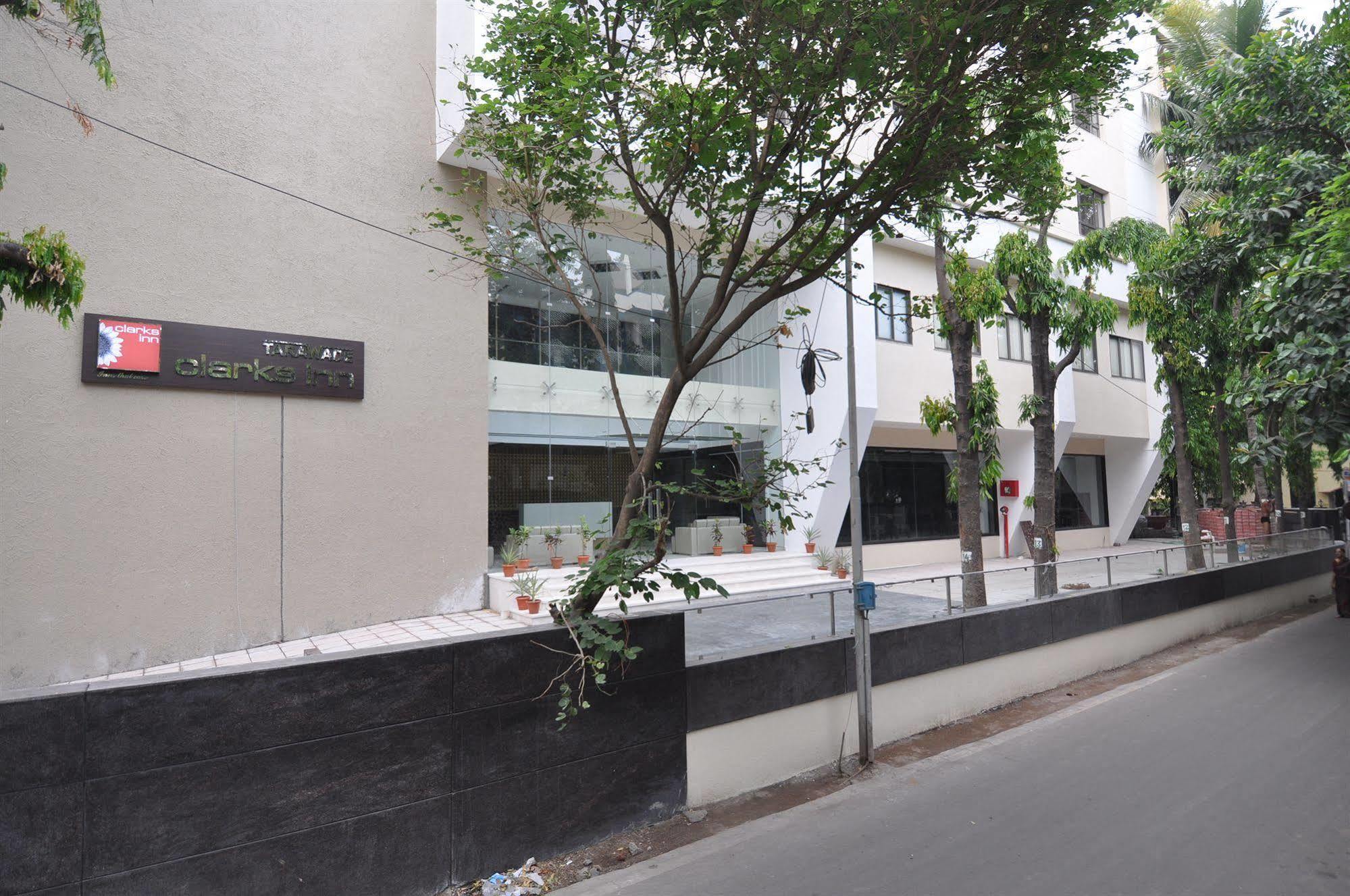 Tarawade Clarks Inn Pune Exterior foto